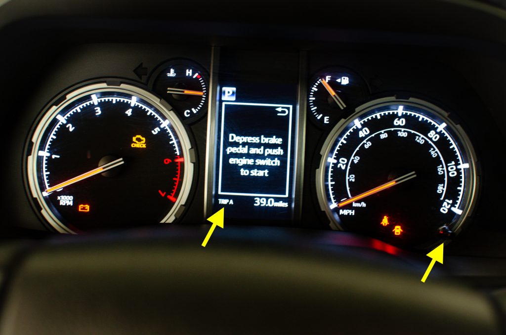 Oil change light warning indicator on modern US vehicle